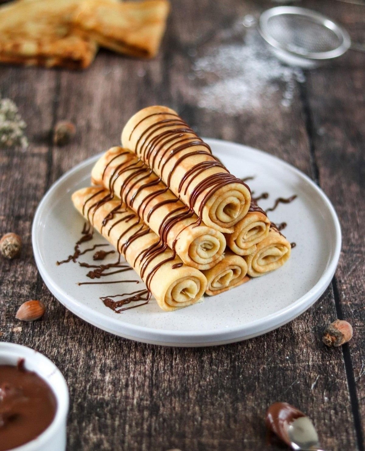 ڕۆڵ بە فستەق و نۆتێلا